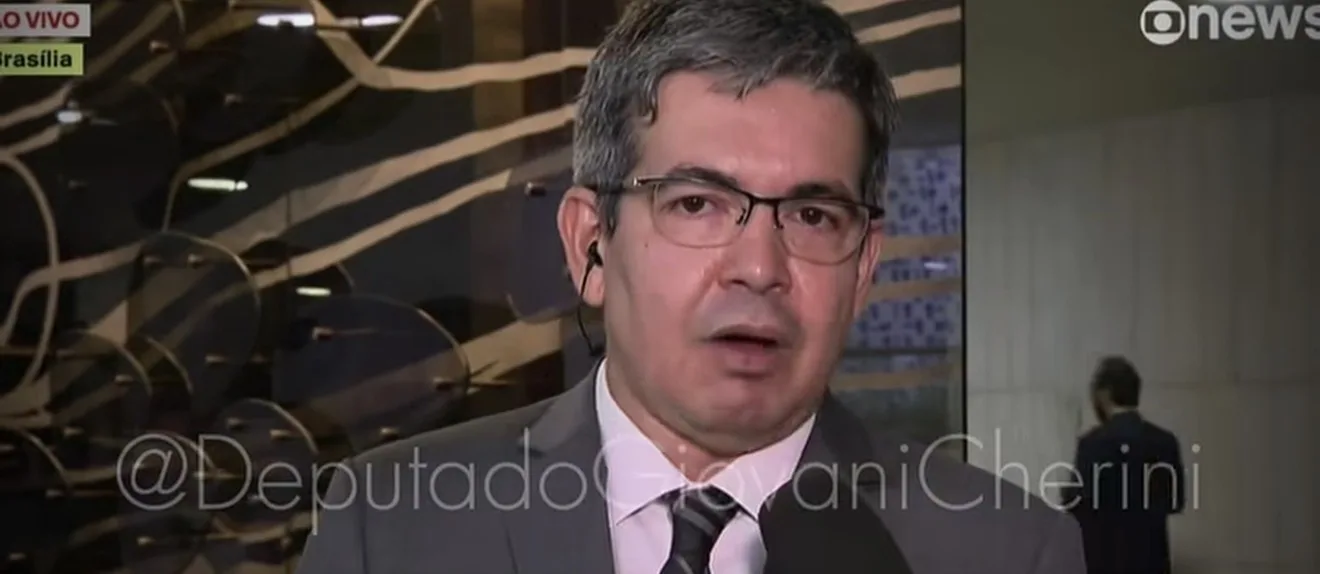 Senador Randolfe Rodrigues em sessão no Congresso Nacional falando sobre o STF.