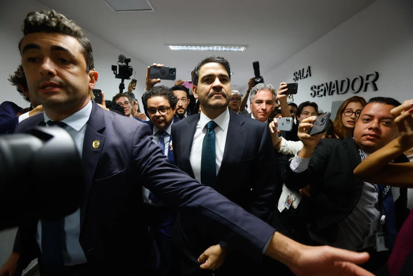 Plenário do STF em sessão de julgamento sob tensão política e risco de impeachment.