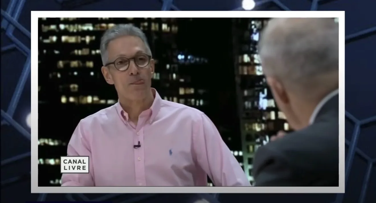 Governador Romeu Zema em entrevista falando sobre política e combate à corrupção no Brasil.