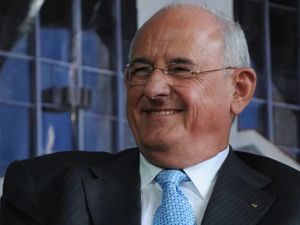 O ex-ministro Nelson Jobim em pronunciamento oficial sobre questões jurídicas e institucionais do Brasil.