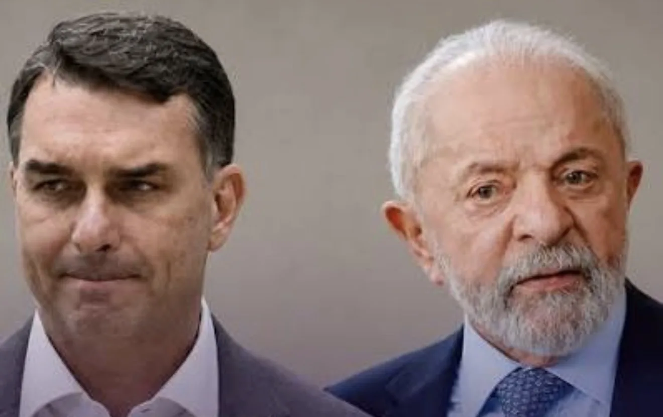 Fachada do Palácio do Planalto em Brasília com as bandeiras do Brasil em destaque.