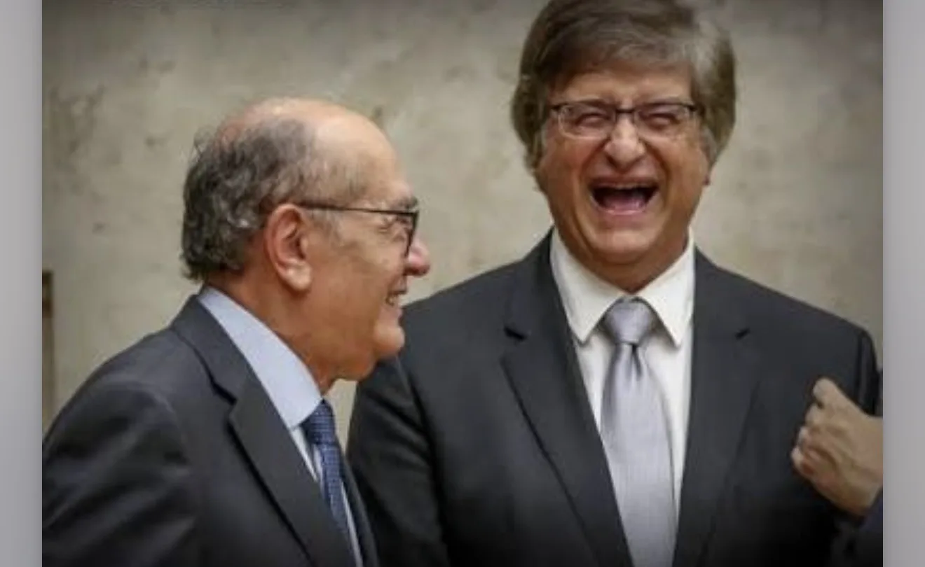Fachada do prédio do Supremo Tribunal Federal em Brasília com a palavra Judiciário em foco.