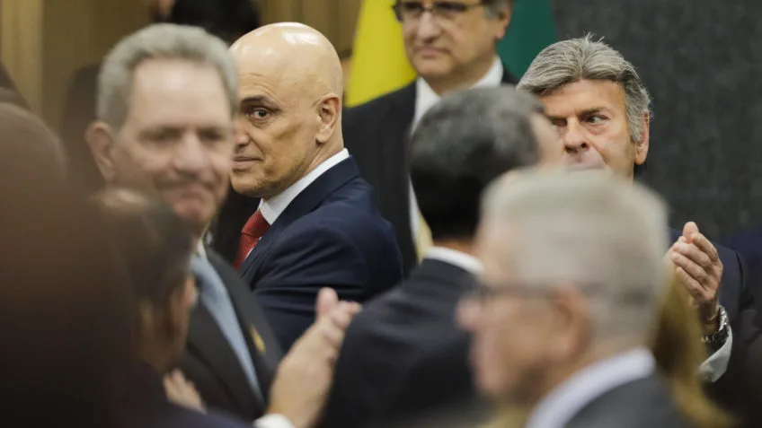 Ministro Alexandre de Moraes preside sessão no plenário do Supremo Tribunal Federal em Brasília.