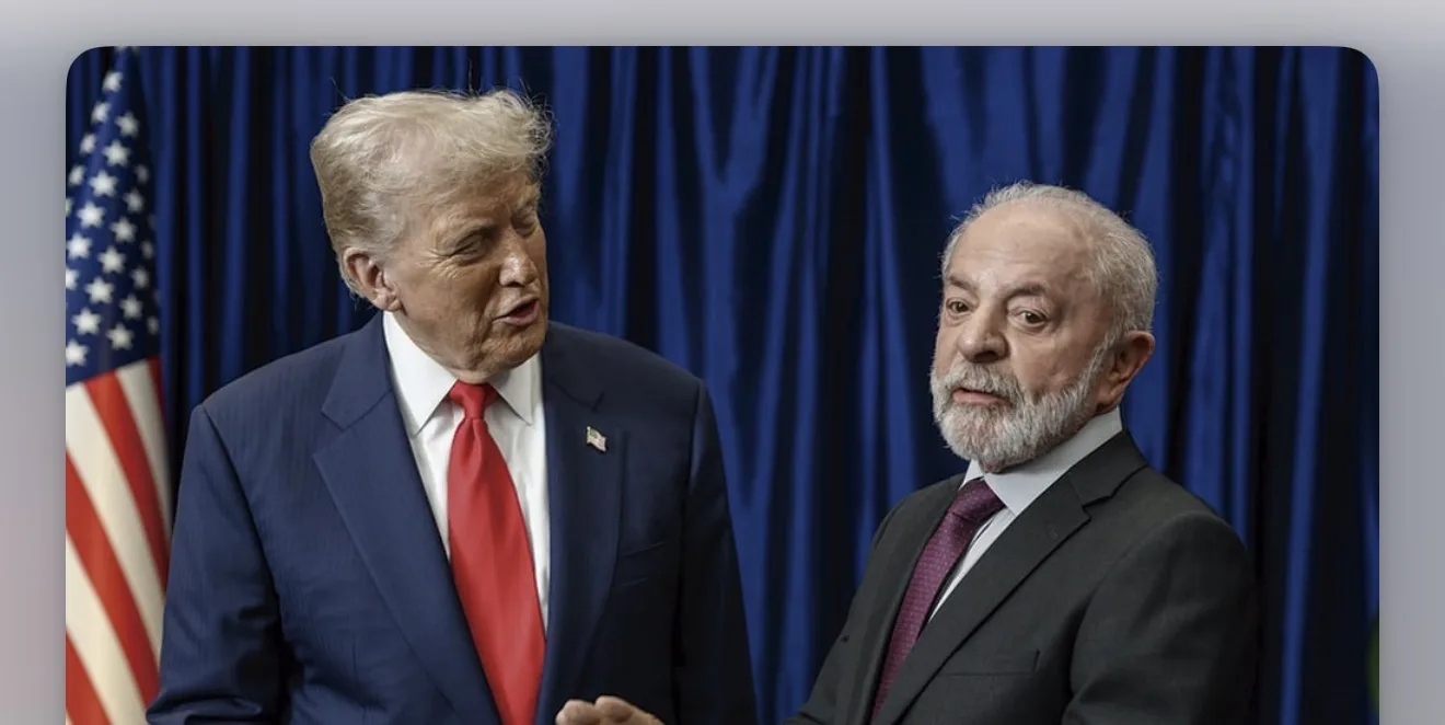 Presidente Lula durante pronunciamento oficial sobre temas de política externa do governo federal.