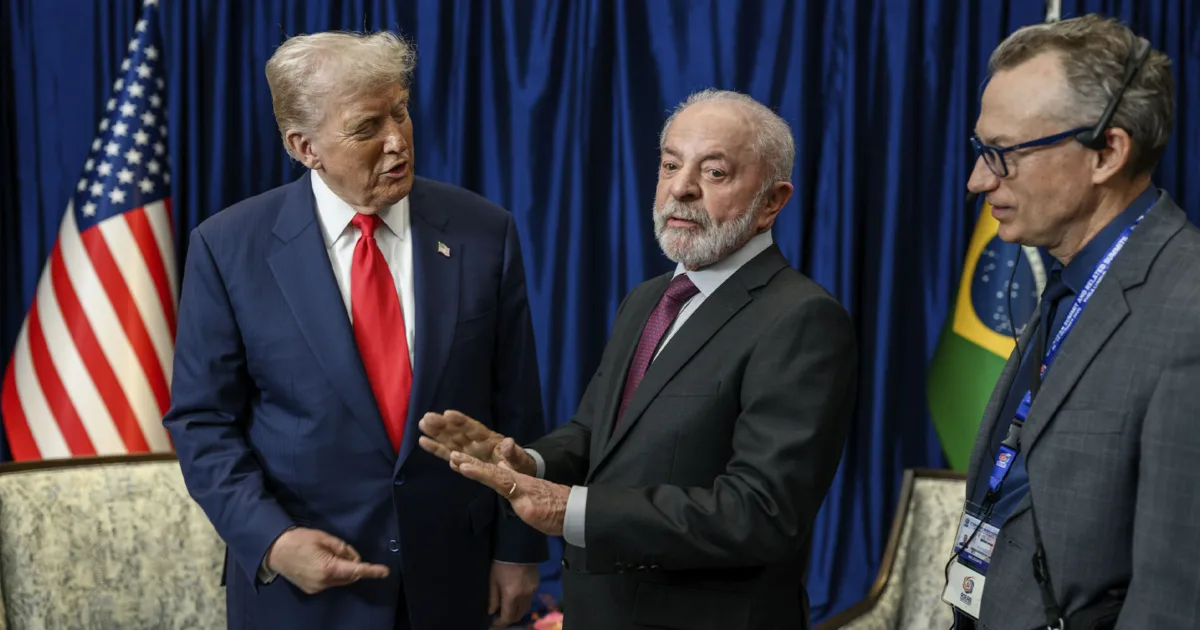 Análise geopolítica sobre a relação entre Estados Unidos, Brasil e China.