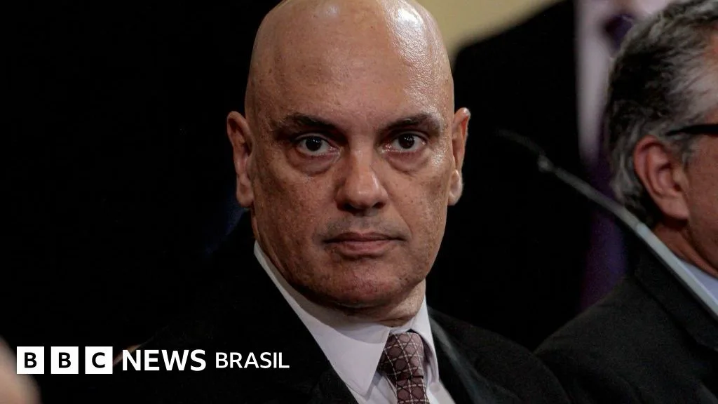 Fachada do prédio do Supremo Tribunal Federal em Brasília com foco na justiça brasileira.