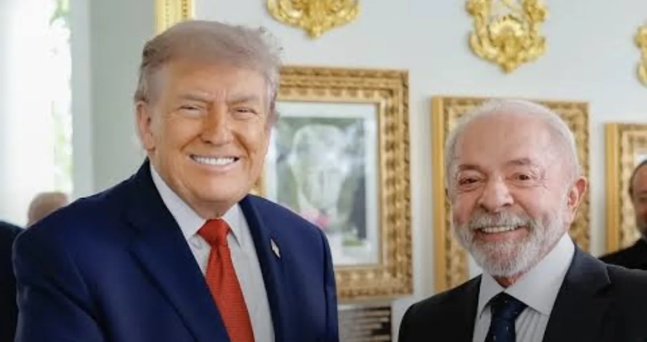 Presidente Lula em discurso oficial comentando relações internacionais e soberania do Brasil.