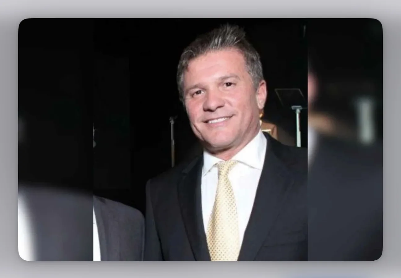 Agentes da Polícia Federal em operação contra corrupção e crimes financeiros no Brasil.