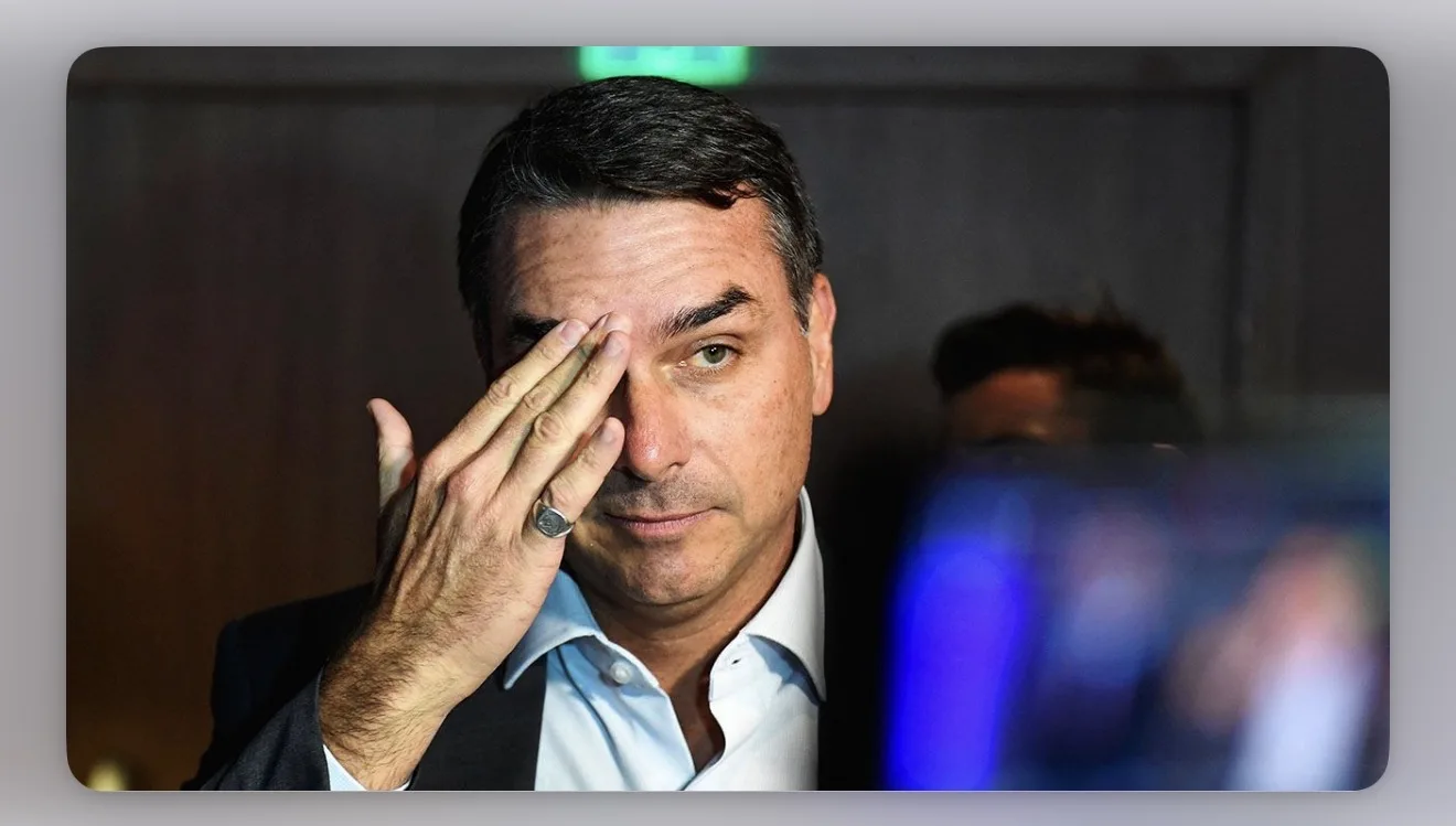 Senador Flávio Bolsonaro durante sessão no Senado Federal em Brasília