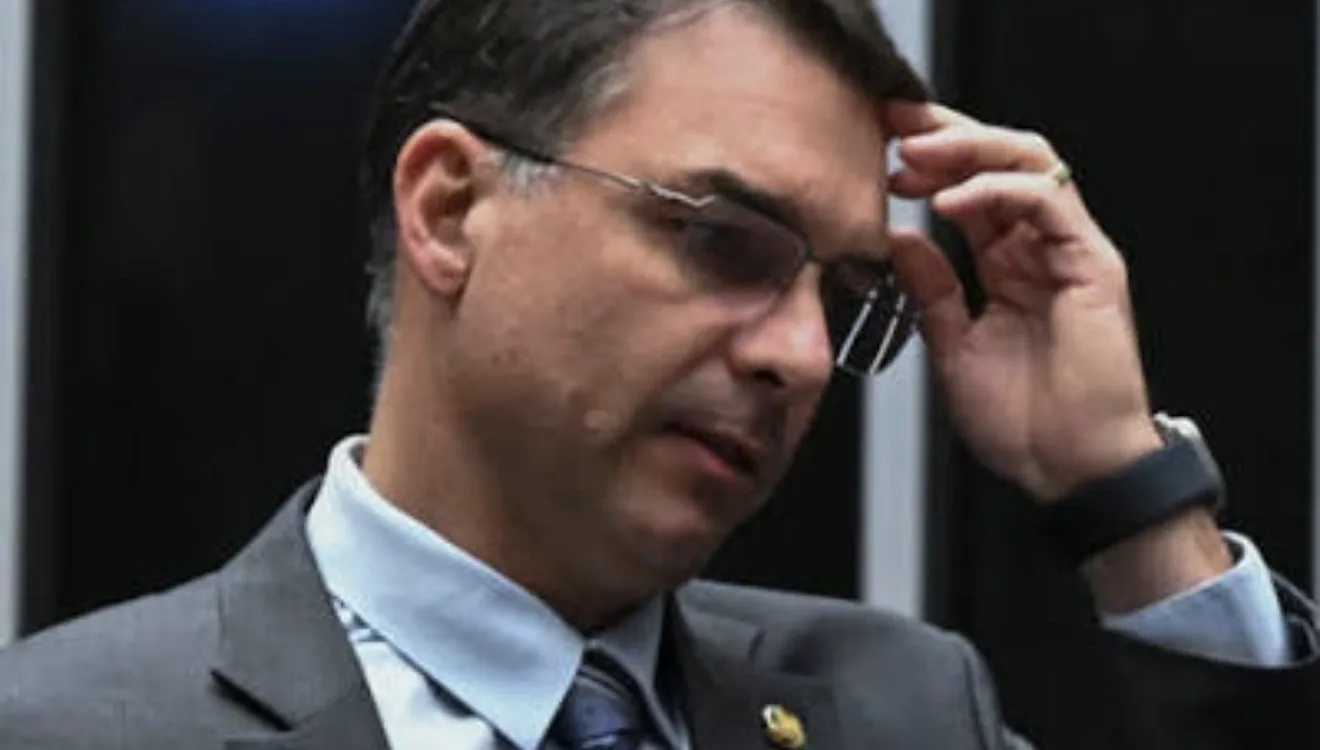 Senador Flávio Bolsonaro em pronunciamento oficial no plenário do Senado Federal brasileiro.
