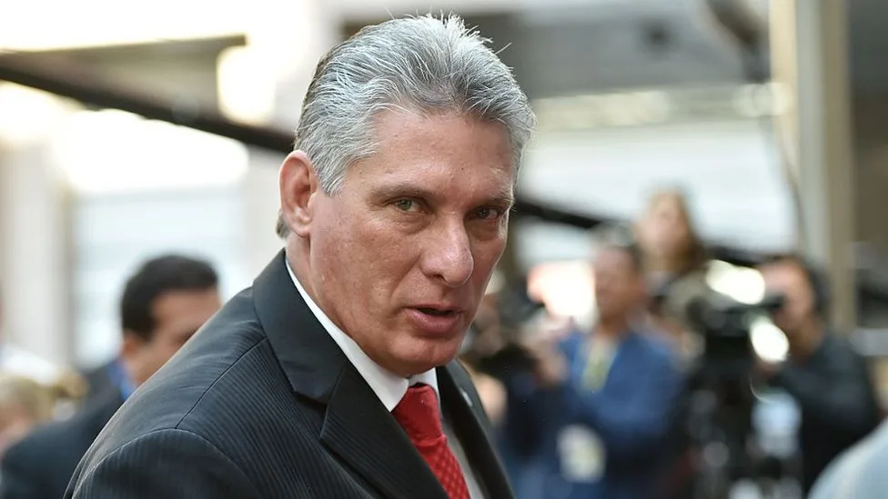 O ditador cubano Miguel Díaz-Canel em pronunciamento oficial agressivo sobre defesa nacional