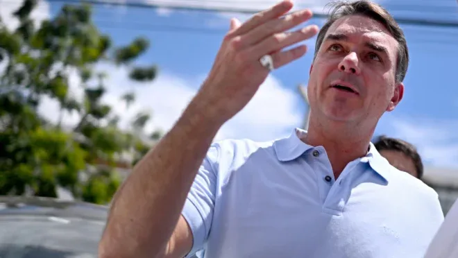 Senador Flavio Bolsonaro em foto oficial do parlamento brasileiro