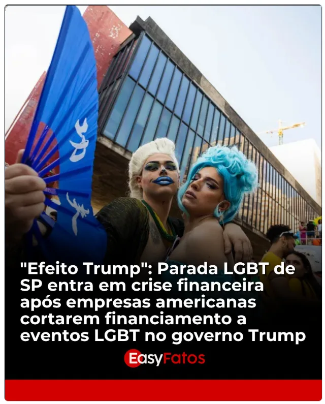 Parada do Orgulho LGBT de São Paulo com público e estrutura de palcos
