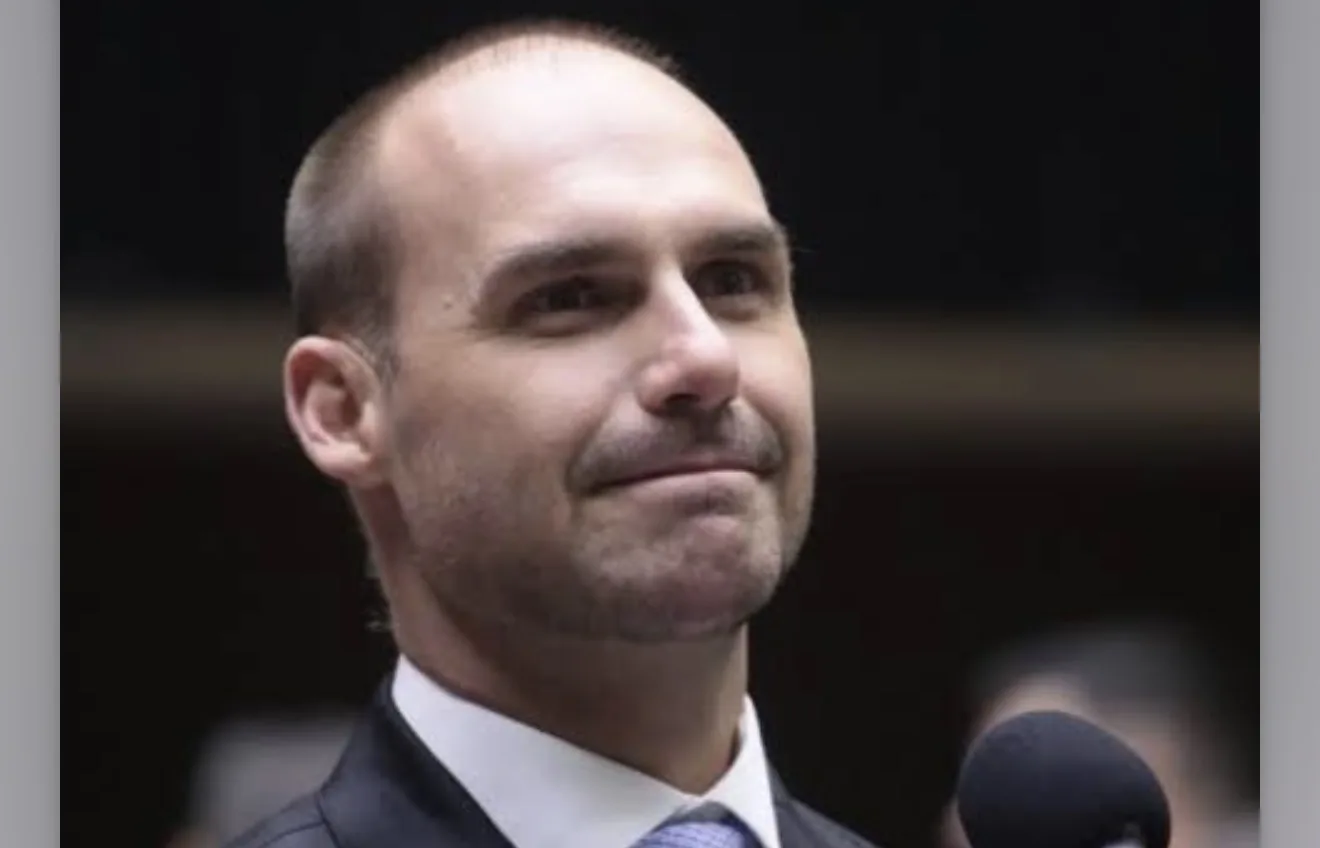 Eduardo Bolsonaro durante entrevista ao explicar financiamento do filme