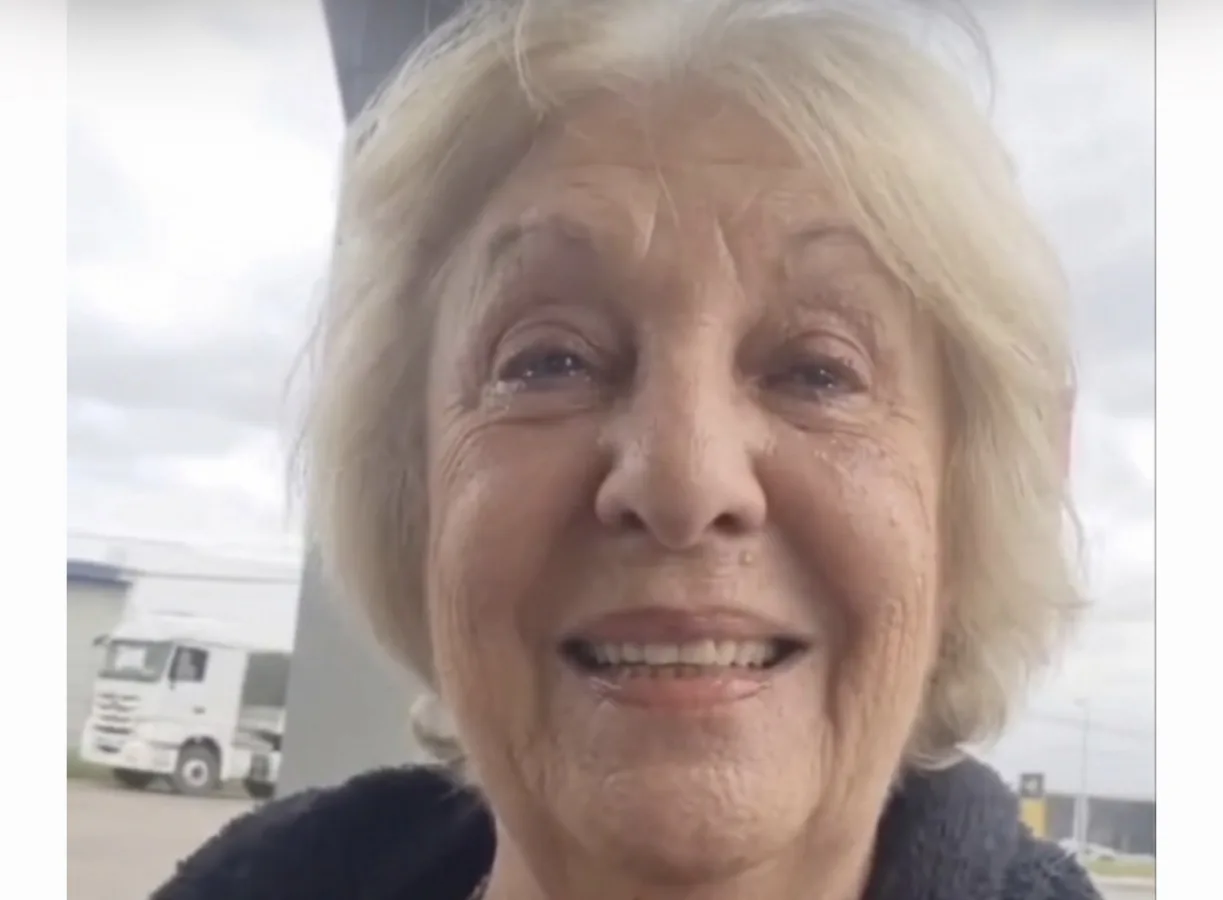 Mãe de Carla Zambelli comemora decisão da justiça italiana que barrou a extradição da filha