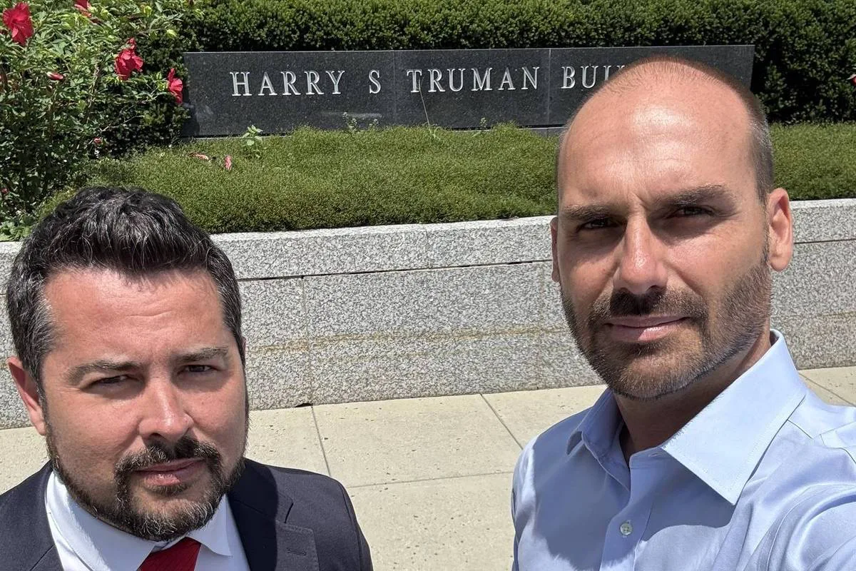 Encontro entre Donald Trump e Flávio Bolsonaro nos Estados Unidos.