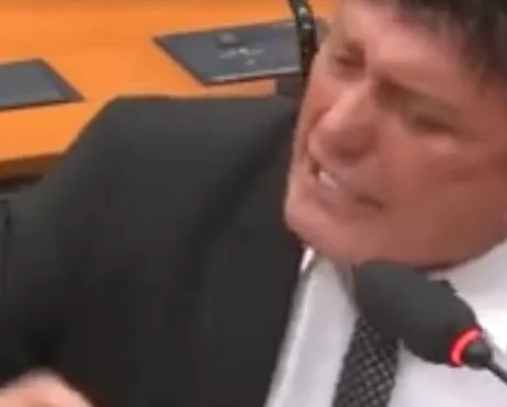 Plenário da Câmara dos Deputados em Brasília durante sessão deliberativa com parlamentares nas bancadas.