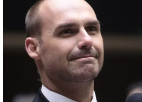 Plenário do Supremo Tribunal Federal com as cadeiras dos ministros vazias antes do início da sessão.