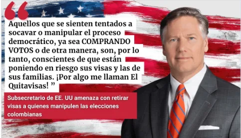 Interior de um colégio eleitoral com cidadãos colombianos depositando cédulas em urnas plásticas transparentes.