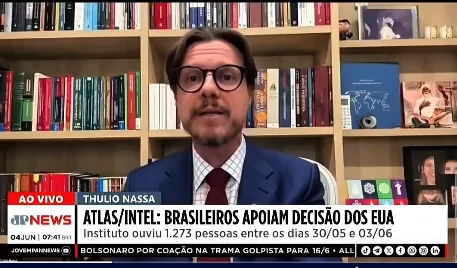 Plenário do Congresso Nacional em Brasília com parlamentares em atividade durante sessão deliberativa.