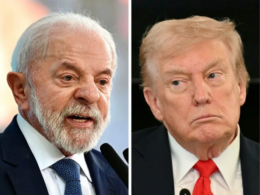 Infográfico mostrando a montagem dos rostos de Lula e Donald Trump com o título Humilhado Novamente.