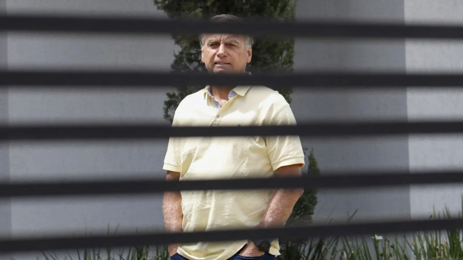 Imagem representativa do Supremo Tribunal Federal e de tribunais internacionais ilustrando a disputa jurídica.
