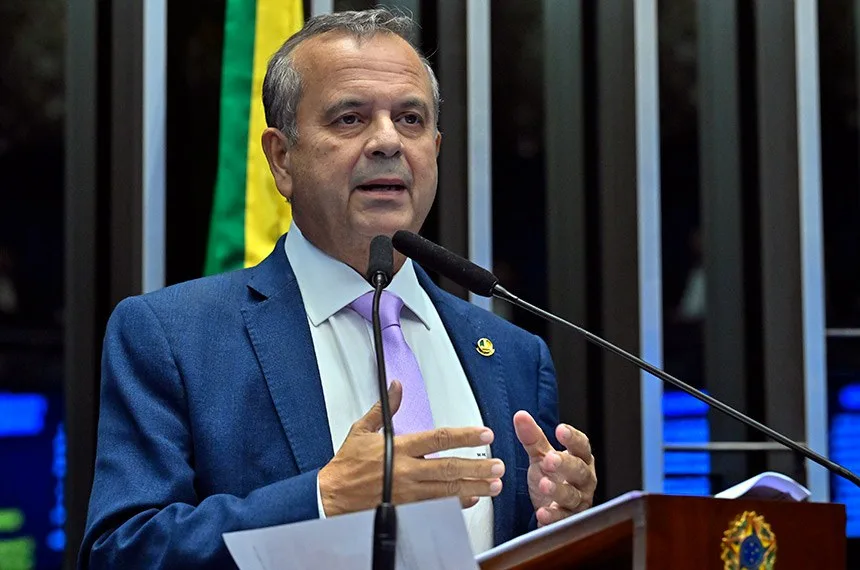Senador Rogério Marinho em evento político ao lado de Flávio Bolsonaro