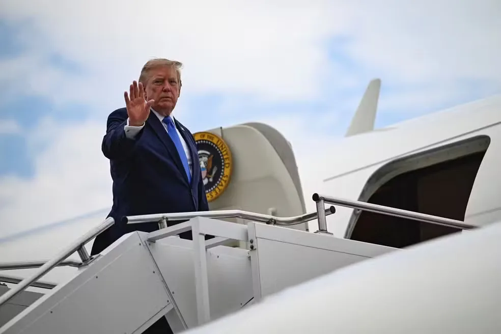 Donald Trump e Air Force One no contexto da saída secreta da Turquia