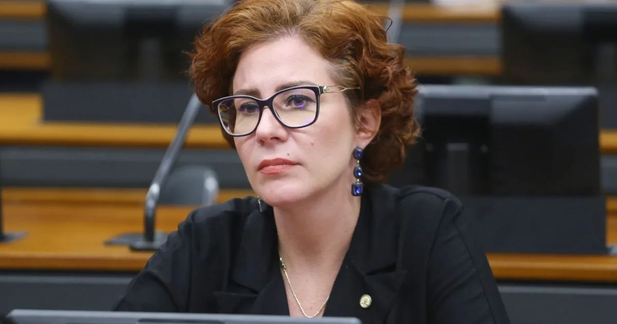 Carla Zambelli durante atividade na Câmara dos Deputados