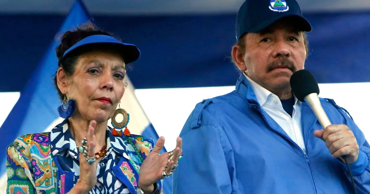 Daniel Ortega e Rosario Murillo durante ato político na Nicarágua