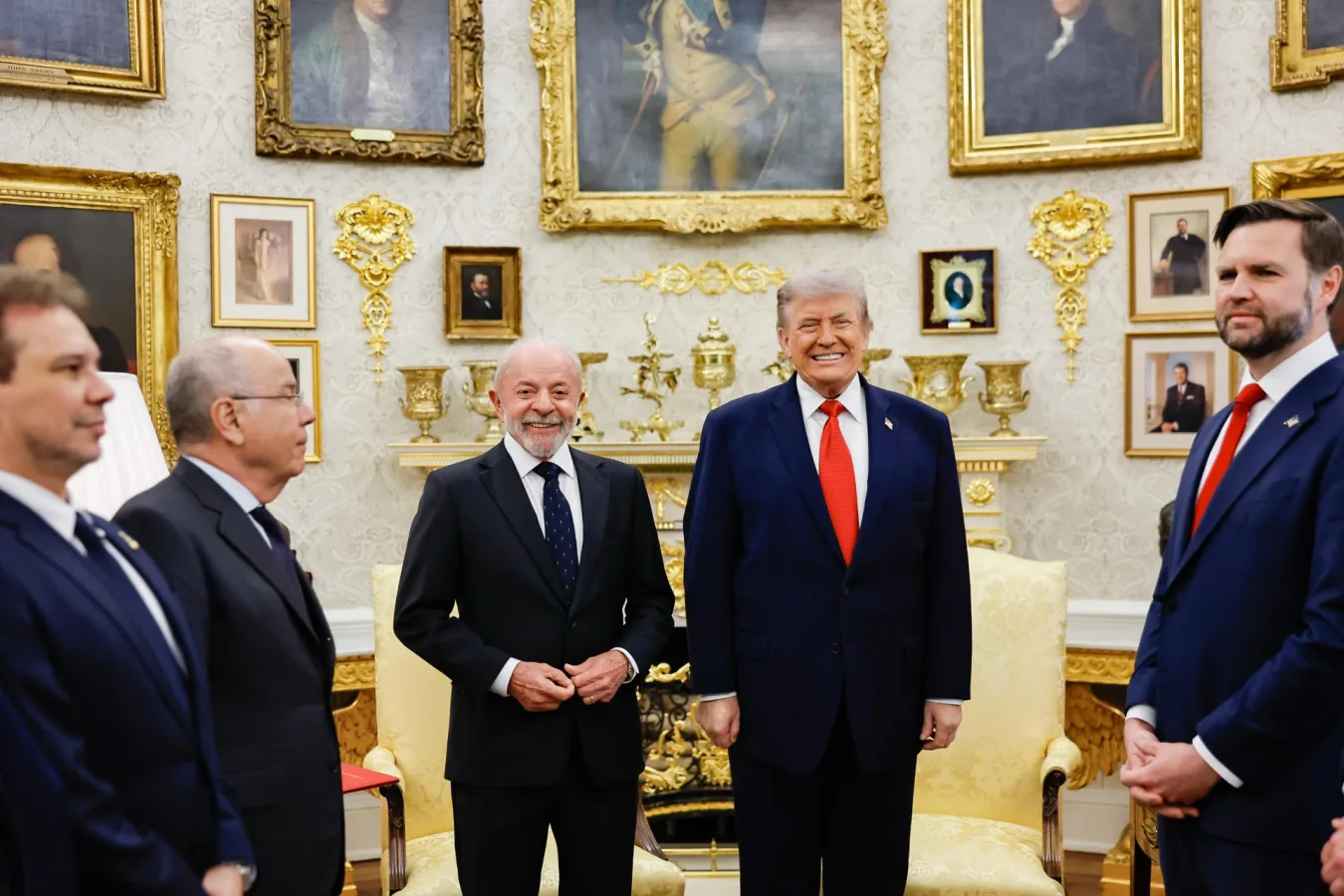 Presidentes Lula e Donald Trump durante encontro na Casa Branca