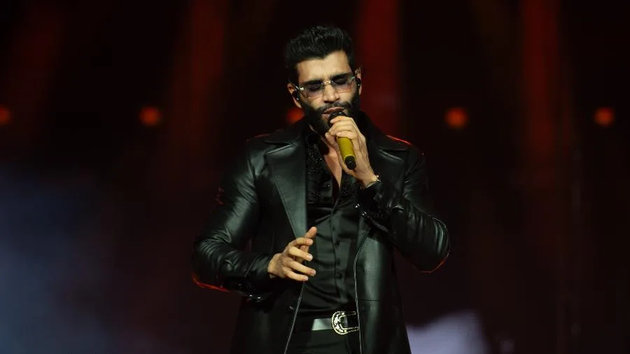 Gusttavo Lima durante apresentação na Festa do Peão de Barretos em 2026