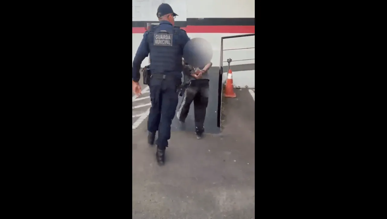 Suspeito preso pela Guarda Municipal durante investigação de violência contra a ex-companheira em Campinas