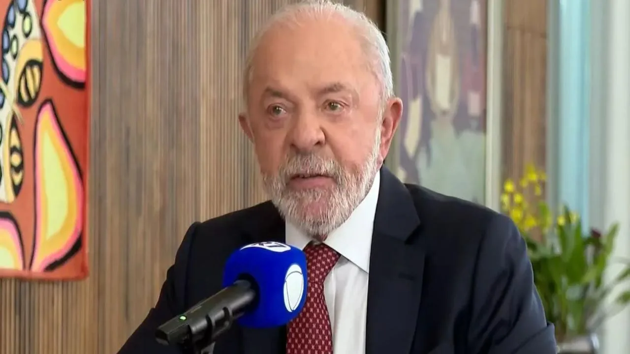 Presidente Lula durante entrevista à Record TV sobre preços, consumo e economia