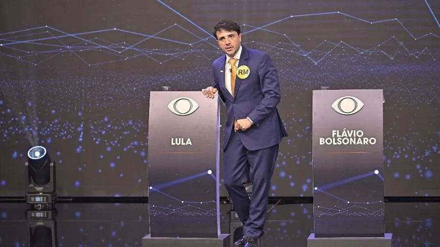 Renan Santos durante o debate presidencial promovido pela Band