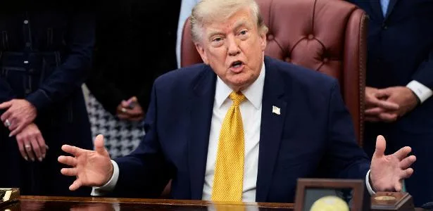 Donald Trump fala no Salão Oval ao anunciar medidas de segurança nacional
