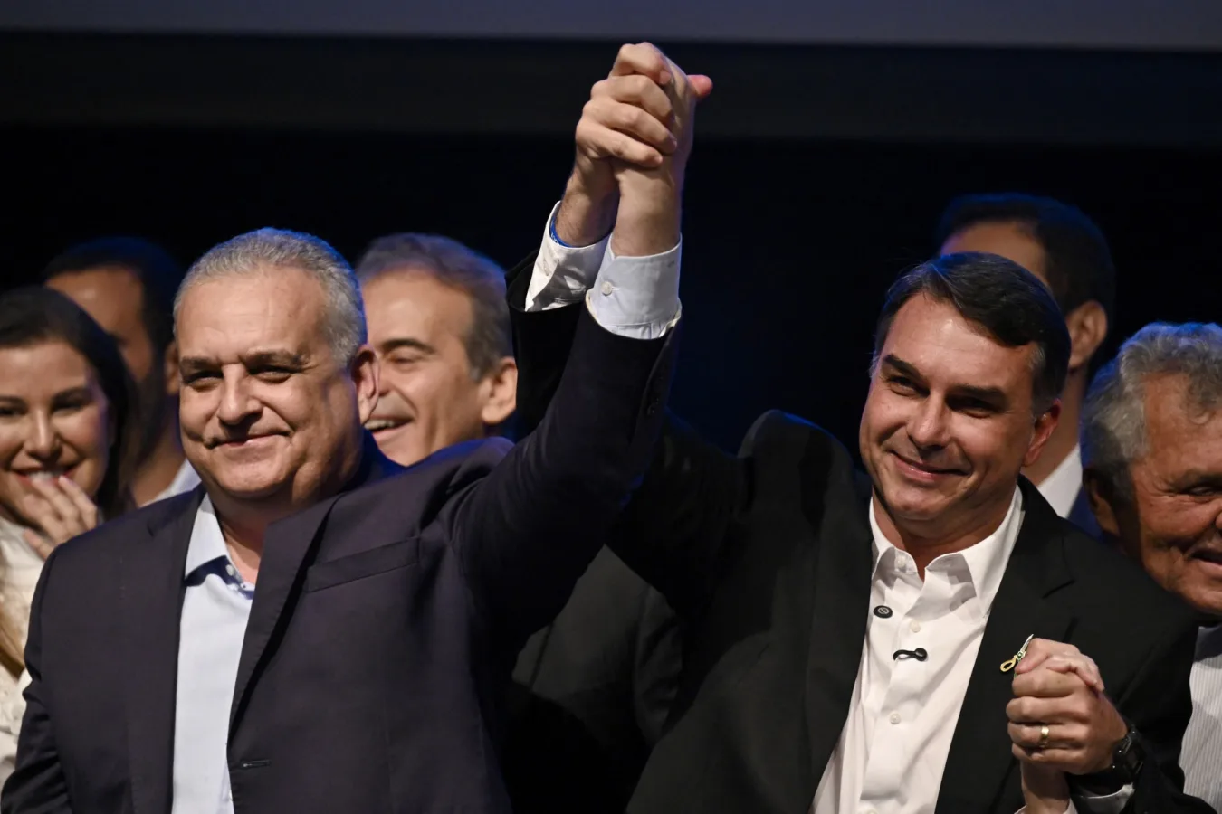 Flávio Bolsonaro e Alfredo Gaspar durante anúncio da chapa presidencial