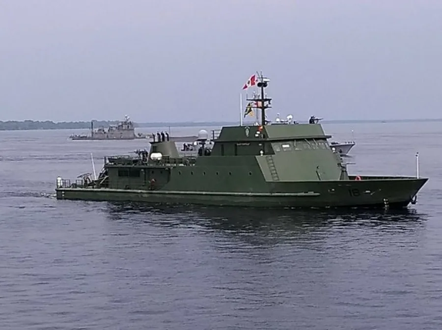 Navio de guerra peruano B.A.P. Castilla durante operação fluvial