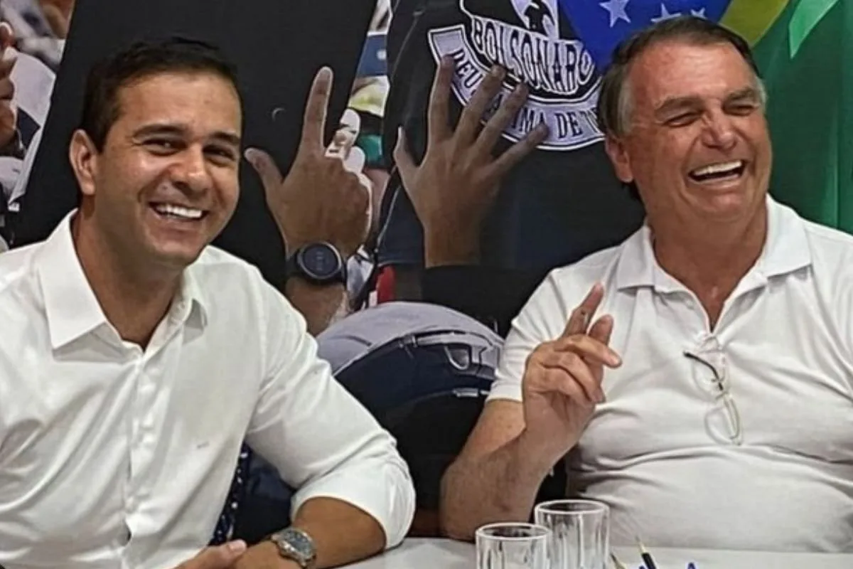 Renato Araújo ao lado de Jair Bolsonaro durante encontro político
