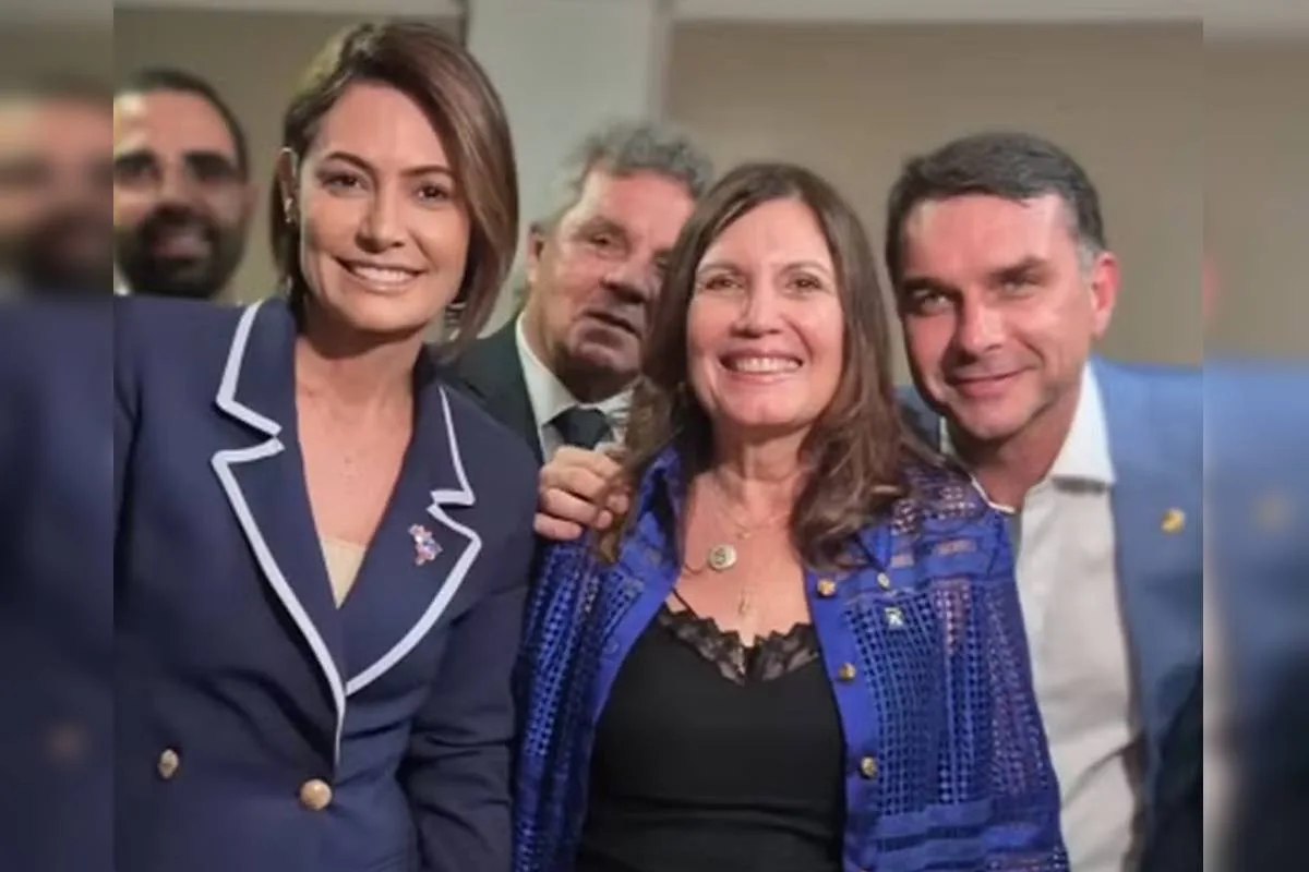Michelle Bolsonaro e Flávio Bolsonaro durante articulação política no Distrito Federal