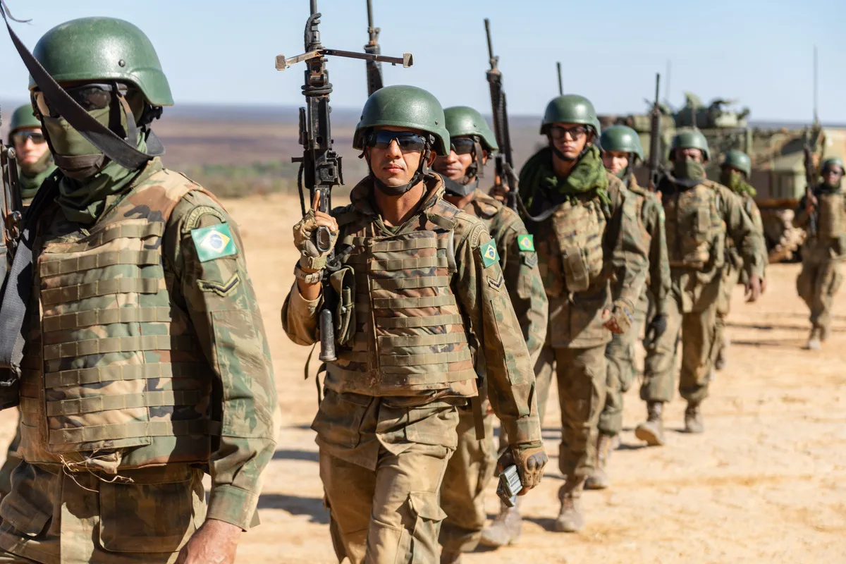 Fuzileiro naval brasileiro participa de exercício militar no Campo de Instrução de Formosa
