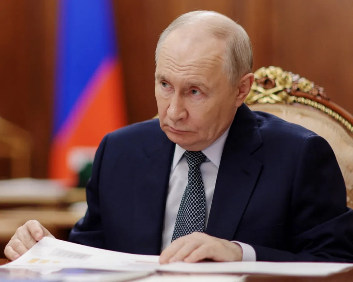 Vladimir Putin durante pronunciamento em Moscou em meio à tensão com o Reino Unido e a OTAN