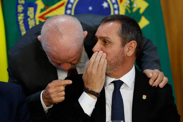 Presidente Lula conversa com o diretor-geral da Polícia Federal, Andrei Rodrigues