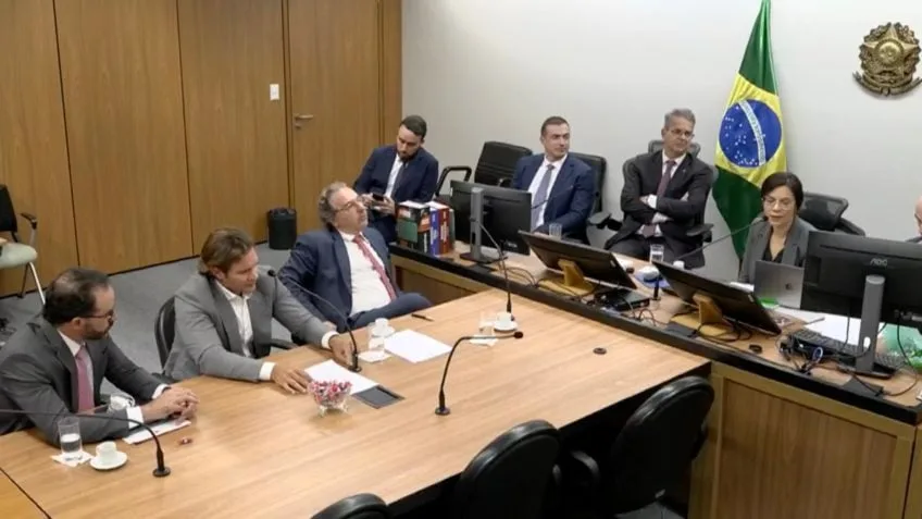 Daniel Vorcaro presta depoimento durante investigação sobre o Banco Master