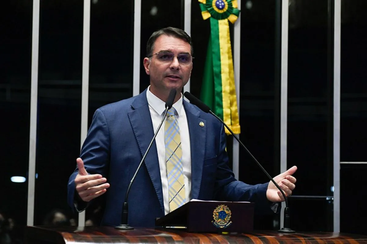 Flávio Bolsonaro durante pronunciamento no Senado Federal