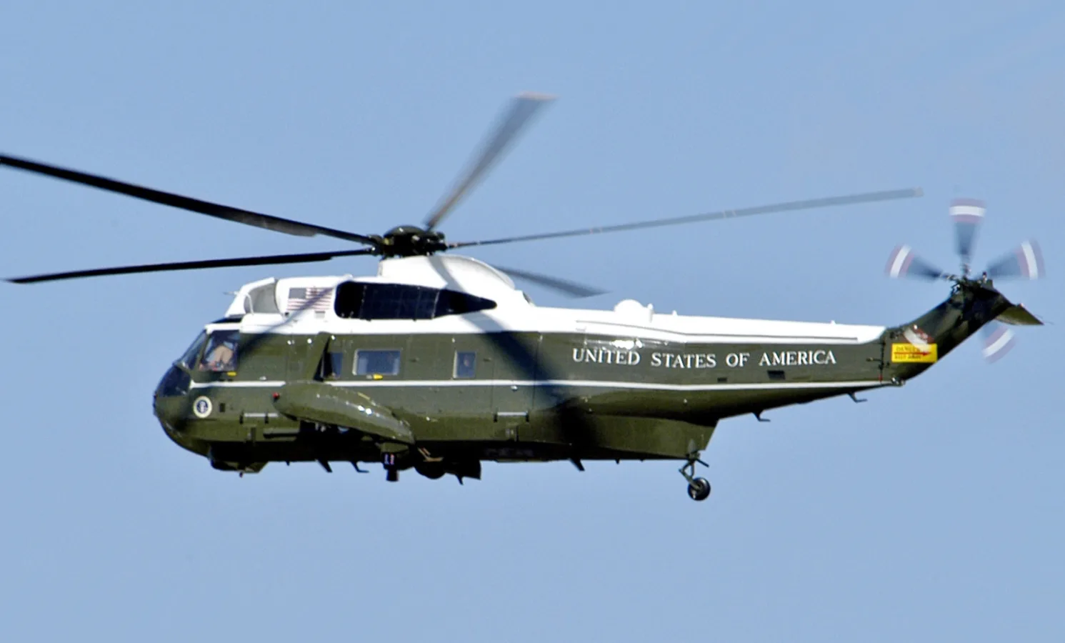 Helicóptero presidencial VH-3D Marine One sobrevoa Washington, nos Estados Unidos