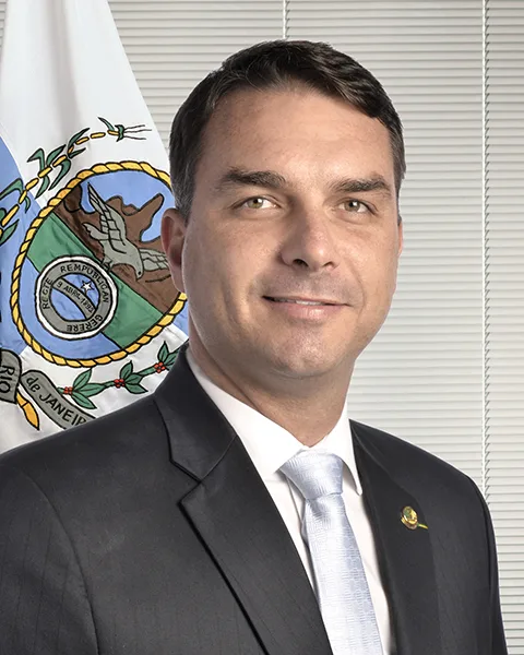 Senador Flávio Bolsonaro em fotografia oficial