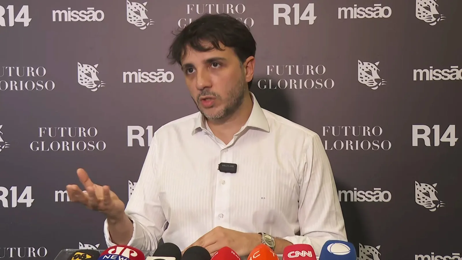 Renan Santos, candidato do Missão à Presidência, em coletiva