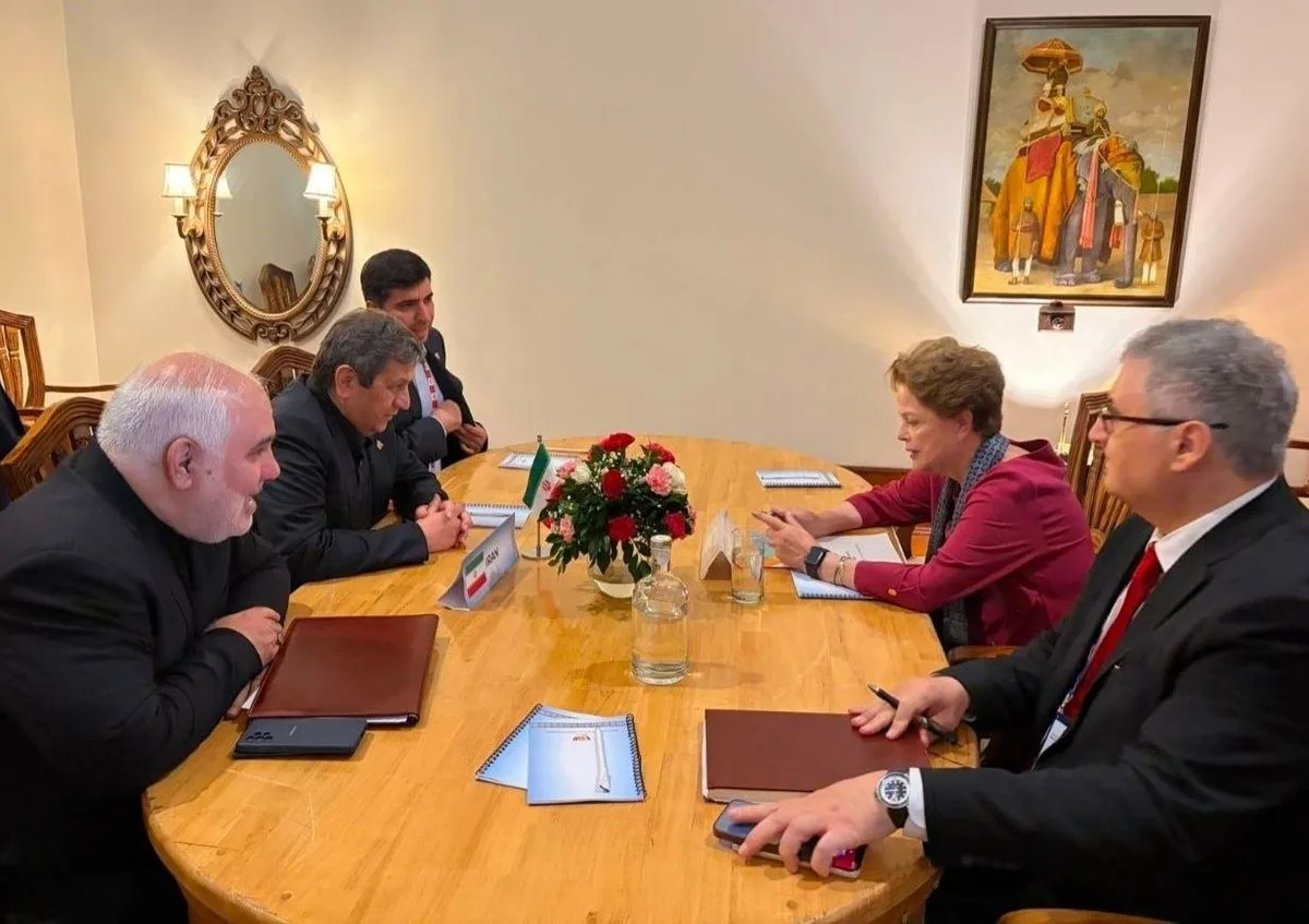 Encontro entre Dilma Rousseff e o presidente do Banco Central do Irã, Abdolnaser Hemmati, em agosto de 2026