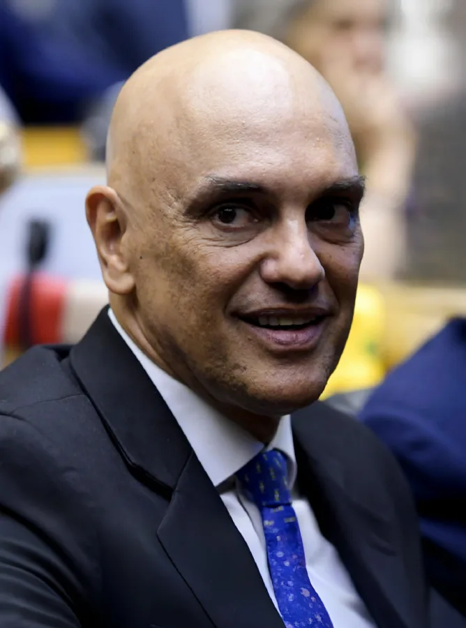 Alexandre de Moraes, de terno, em sessão no Congresso Nacional